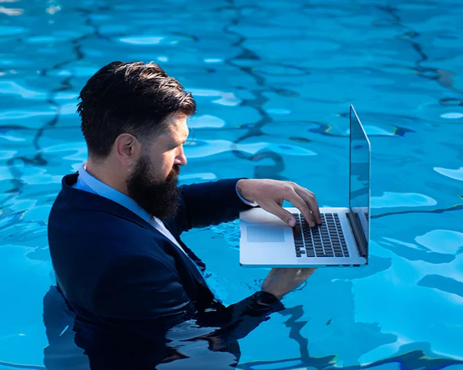 image homme sous l'eau